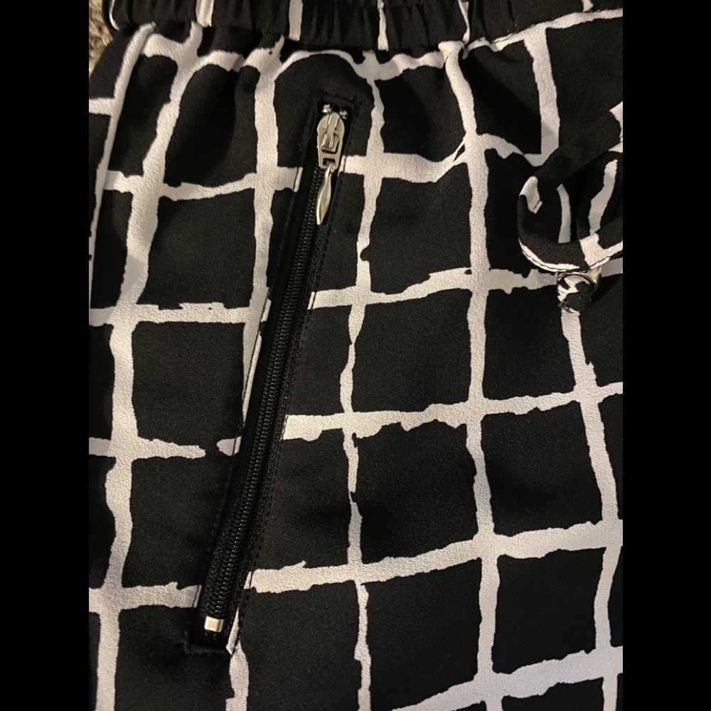2 pairs of pull-on New York and Co shorts! - Picture 5 of 6